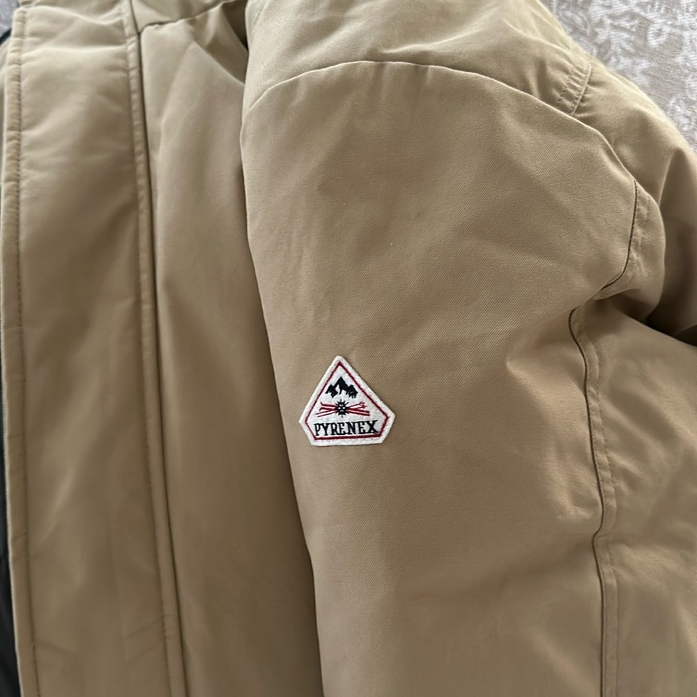 Pyrenex Waterproof down jacket for men, removable hood and multiple pockets